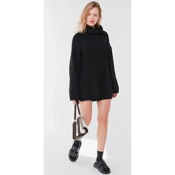 Urban Outfitters sz M Oversized Turtle Neck Long Sleeve Ribbed Knit Sweater Top - Picture 1 of 12